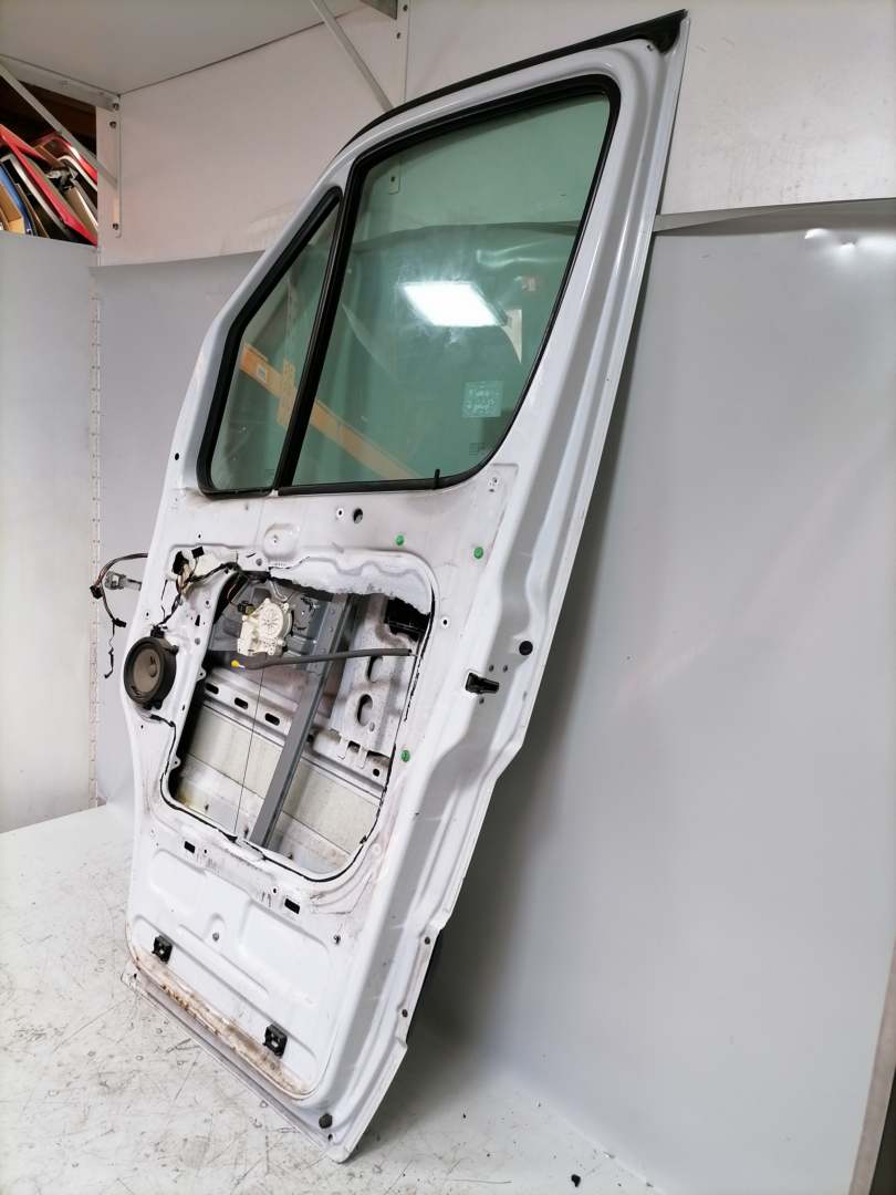 Mercedes Sprinter 906 original T&uuml;r vorn rechts Wei&szlig; Rohbau Bj.2010